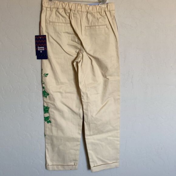 Cream pants with ivy detail - Picture 4 of 6